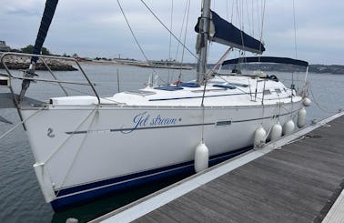 Beneteau Cyclades 39ft sailboat up to 10 people rental in Lisbon