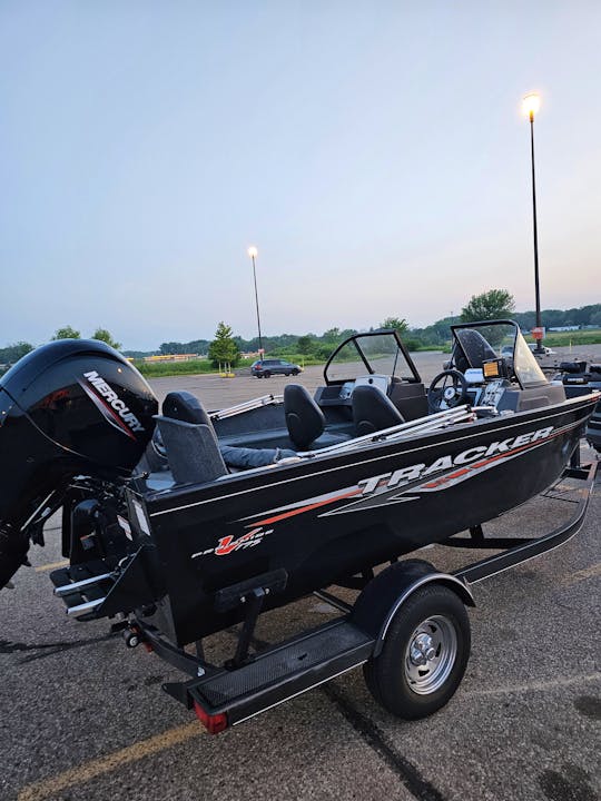 2022 Tracker 175 pro guide Boat  with a Retractable  roof. White bear lake  