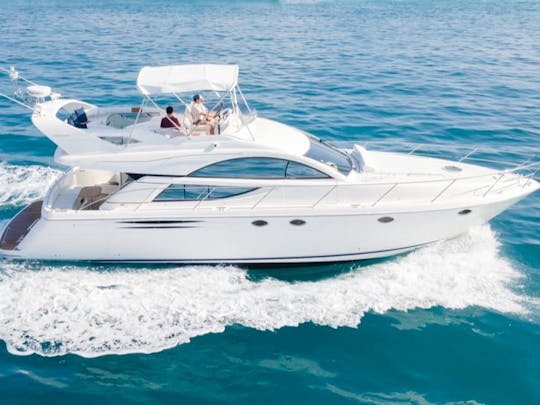 UN YACHT FLYBRIDGE DE 57 PIEDS DE LONG ! ! ! Une heure gratuite du lundi au jeudi