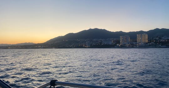 ¡Paseo en barco al atardecer en Benalmádena con el yate Sunseeker Portofino 32!