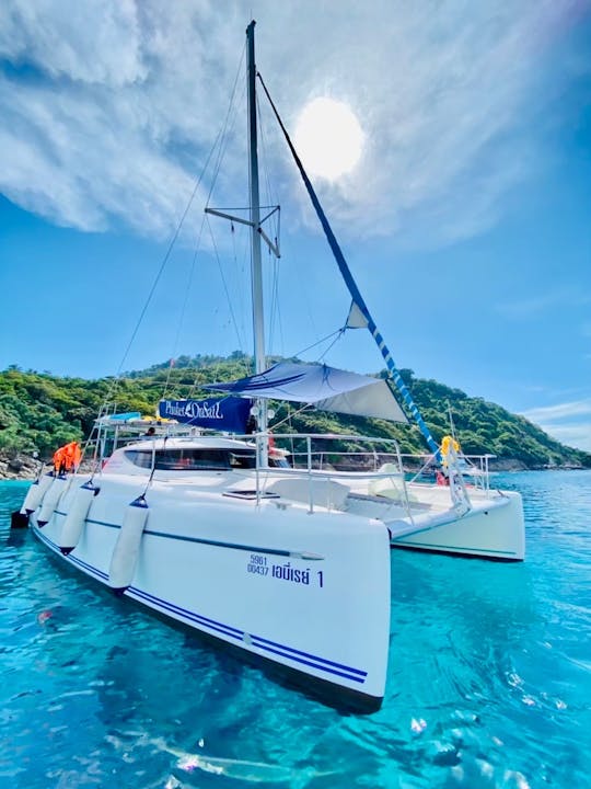Catamaran à voile à louer à Phuket.
