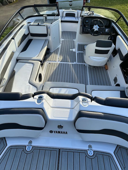Super fun, furious, and fast brand new Yamaha boat ar195🎉