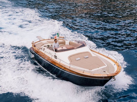 Incrível barco Apreamare de 38 pés elegante e esportivo para Amalfi