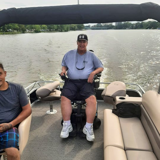 Wheelchair Accessible Pontoon Boat Chain-O-Lakes in Illinois Captain available