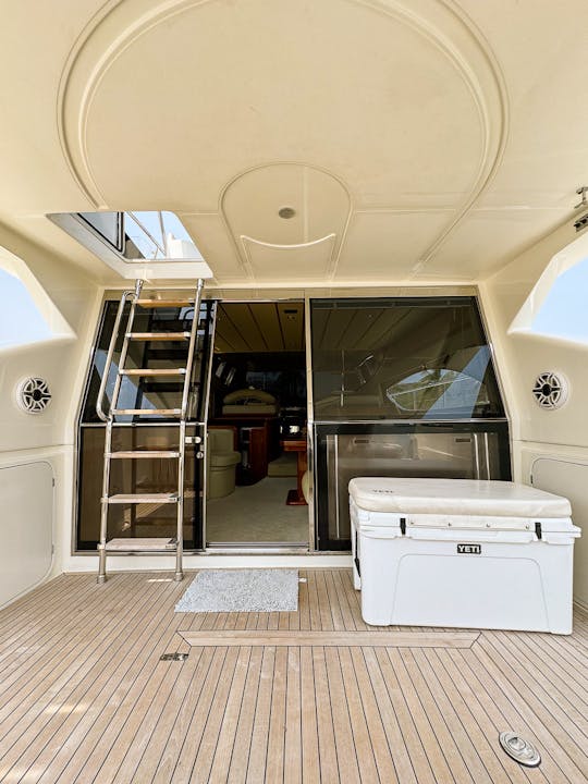 Iate a motor de luxo Ferreti de 64 pés 'Arion'