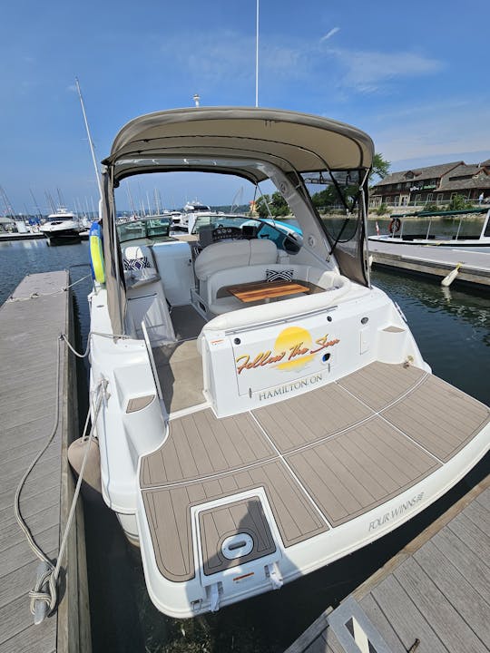 Yacht Four Winns de 35 pieds pour des croisières charter sur le lac Ontario (3 heures minimum)