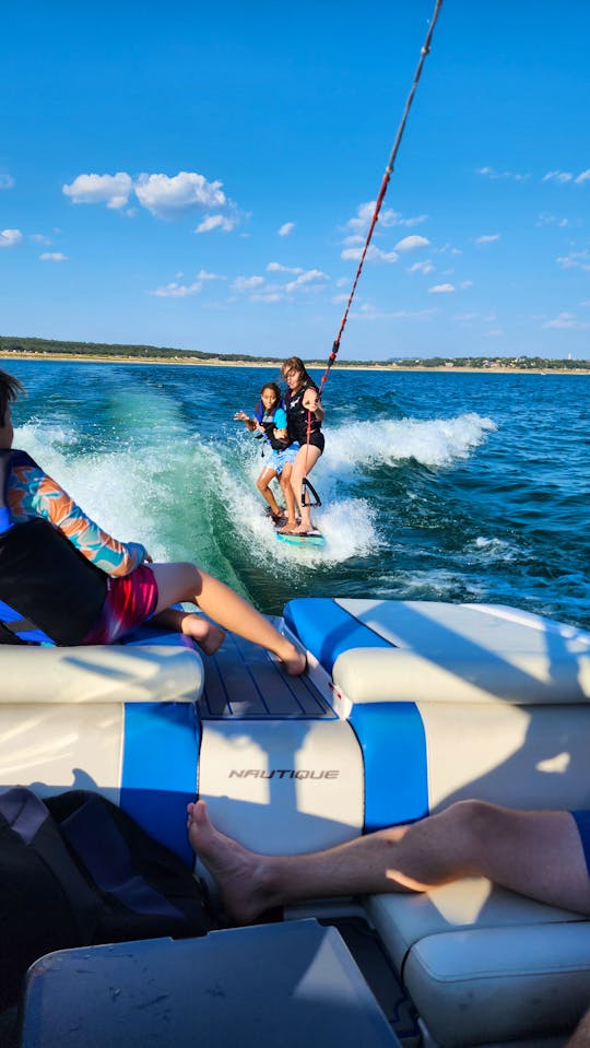 Wakesurf or Just Relax on Canyon Lake with me as your Experienced Captain