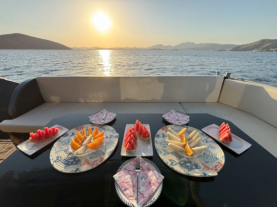 Excursion privée en yacht à moteur à Bodrum avec déjeuner pendant 6 heures