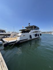 Lujo elegante en alta mar: alquila el audaz e innovador Bluegame BGX63