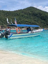 Bateau de plongée en apnée sur l'île de Redang