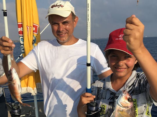 Profitez d'une excursion en bateau de pêche à Protaras Agia Napa avec le capitaine Socrates