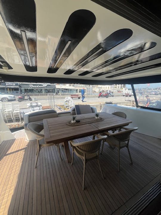Iate luxuoso espera por você em Istambul