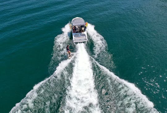 Dia épico do barco com o capitão