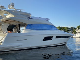 Lujoso yate a motor de 50 pies en el lago Washington