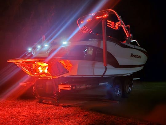 Tabla de wakeboard, wakesurf, foil/tube o Hangout MasterCraft X24 para hasta 12 personas