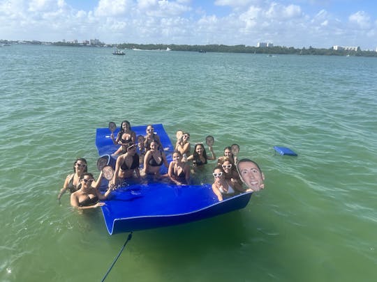 Nagez dans des bancs de sable, des ratons laveurs et des maisons de millionnaires : découvrez Miami 