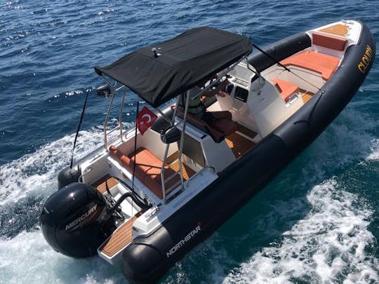 Cloudy Northstar 7 RIB alimentado por motor externo Mercury de 150 HP