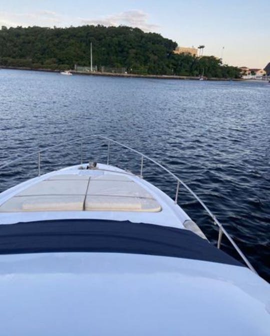 Bateau à moteur de luxe Intermarine de 44 pieds