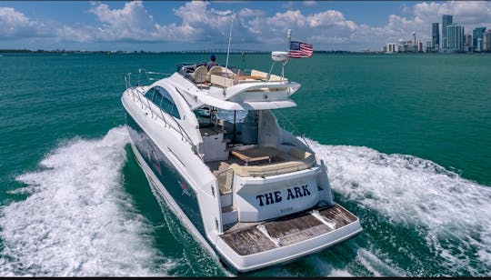 Yacht à moteur Beneteau Flybridge de 52 pieds à Miami Beach