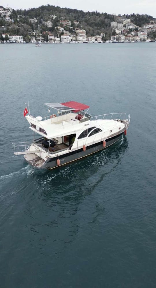 Iate de luxo de 52 pés para fretamento diário em Istambul 7/24