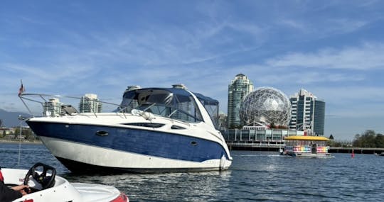 Luxuoso Bayliner SB de 30 pés no centro de Vancouver