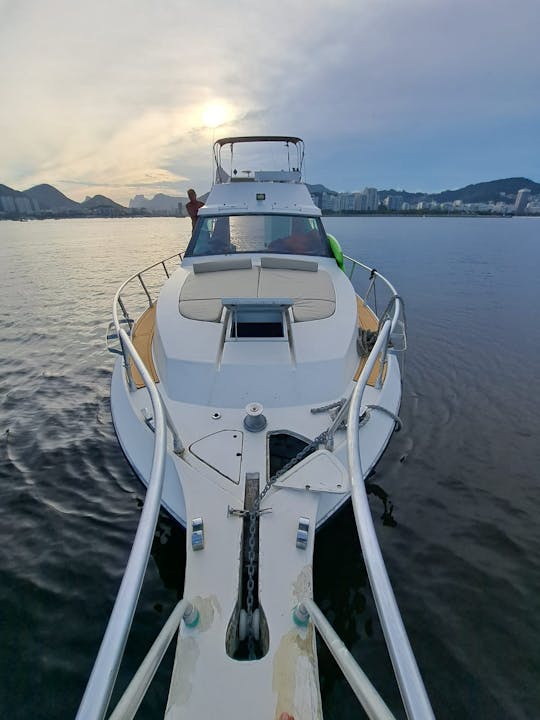 Alquiler de yate a motor Camarote Oceanic de 36 pies en Río de Janeiro, Brasil