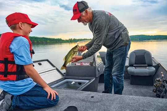 Tracker Classic XL 2024 - Idéal pour la pêche et les loisirs