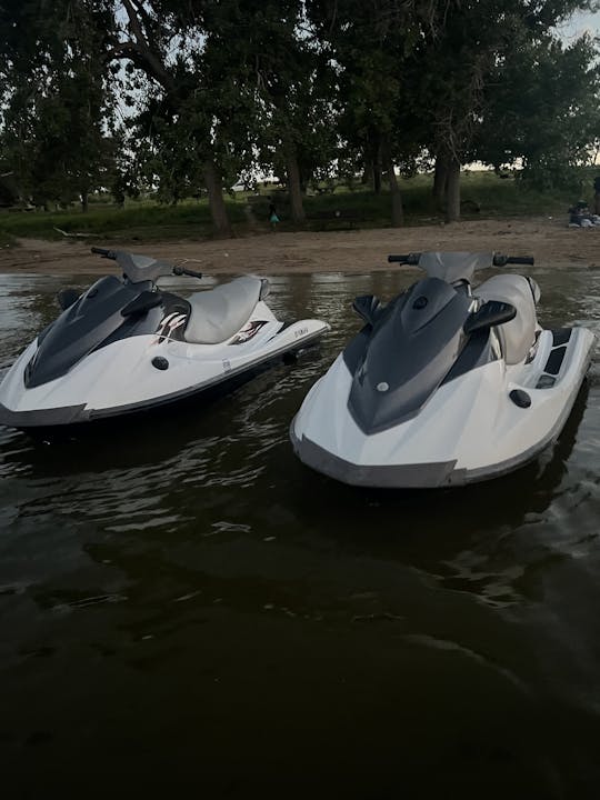 24 hr Rent Two 2014 Yamaha Waverunners Jetski w/ 6 life jackets and 2 fuel cans