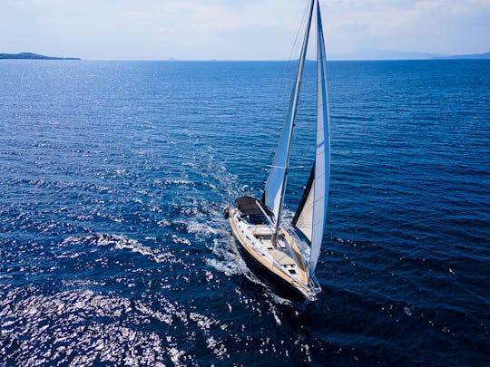 Private luxury sailing cruises in Athens