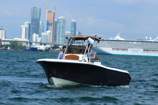 Chegando à melhor praia de Miami! Alugue um iate Formula Motor de 37 pés