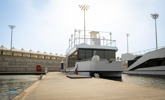 Expérience en péniche de luxe sur l'île de Yas, à Abu Dhabi, idéale pour les fêtes