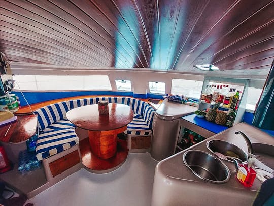 Passeio privado de catamarã e mergulho com snorkel com tudo incluído, Tamarindo, Costa Rica