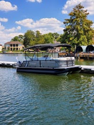 2021 - 23' Starcraft Luxury Tritoon - Lake Conroe Texas