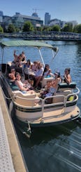 FUN PONTOON BOAT ENJOY CRUISING THE LAKE!