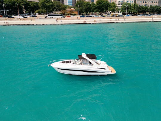 37' Beautiful Sea Ray Venture - Explore Chicago's Famous Playpen