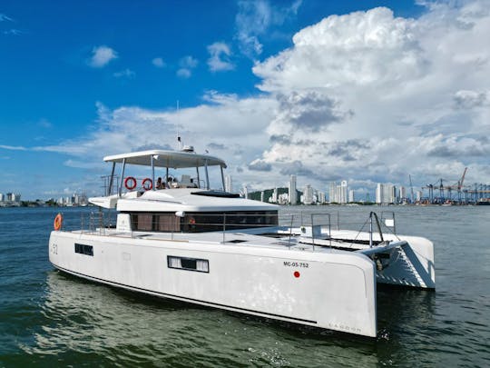 Luxury Catamaran Lagoon 52' Capacity up to 40