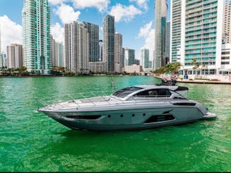 💥 Hit the Water in Style with this Azimut 65' for up to 12 people in Miami