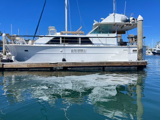 44ft Hatteras Convertable Yacht for Charter - Great place for a party!!