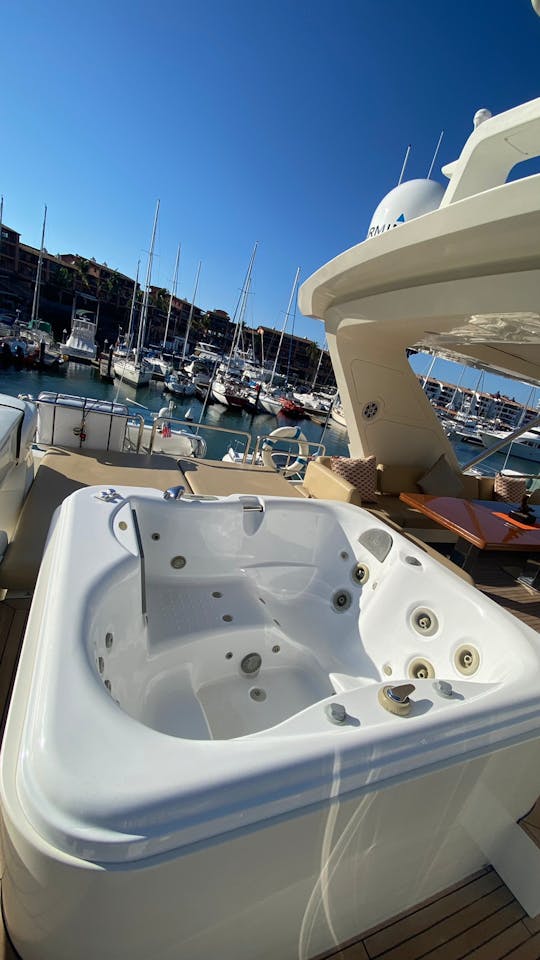 DIVA | Azimut 85 pies MY. De esto se trata el lujo.