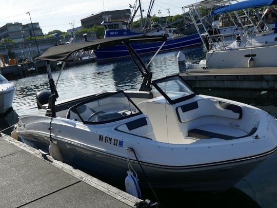 2021 Bayliner VR6 — um barco elegante, espaçoso e luxuoso, perfeito para todos os tipos