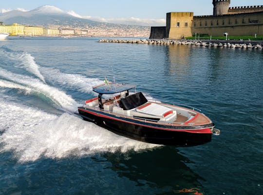 Sorrento - Passeie por um luxuoso iate a motor de 14 T-Top