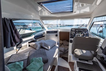  Aluguel de iates a motor Beneteau Antares 8 em Pula, Croácia