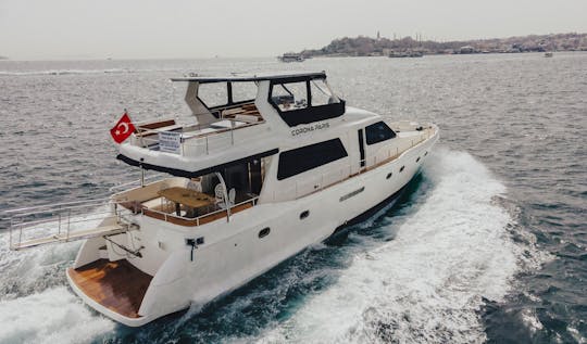 Excursion en yacht Ferretti Luxury de 79 pieds au coucher du soleil à Istanbul Mix !