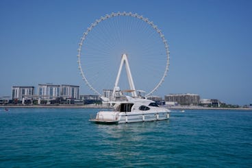 Iate Azimut de luxo de 68 pés com jet ski na Marina de Dubai - Melhor preço! 