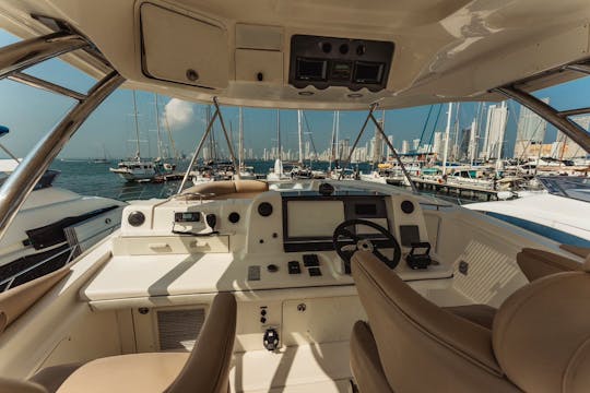 *FOR FAMILY GROUPS ONLY* Sea Ray 58 Sedan Bridge Yacht in Cartagena de Indias 