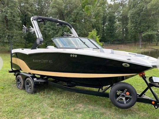 Mastercraft NXT 22 ウェイクサーフボート（インストラクター付き、アーカンソー州ホットスプリングス）