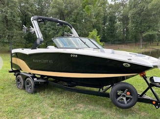 Bateau de surf Mastercraft NXT 22 Wake avec instructeur à Hot Springs, Arkansas