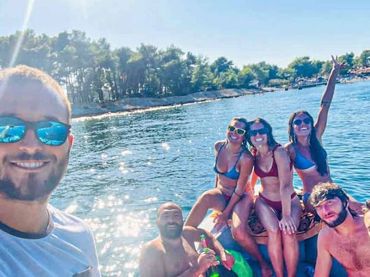 Excursão privada de lancha de meio dia pela Lagoa Azul e Trogir saindo de Split