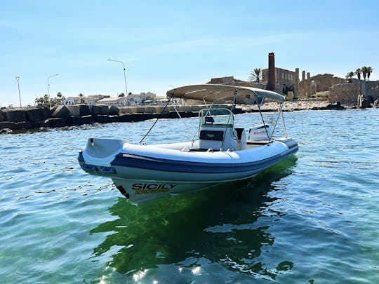 Bateau MV 740 RIB avec Skipper de 26,5 pieds avec moteur hors-bord de 225 ch