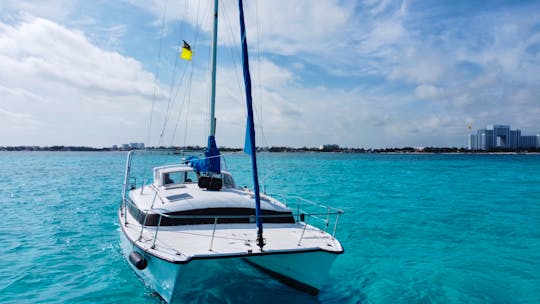 34ft Catamaran Charter in Cancun for up to 20 Guests | Open Bar 